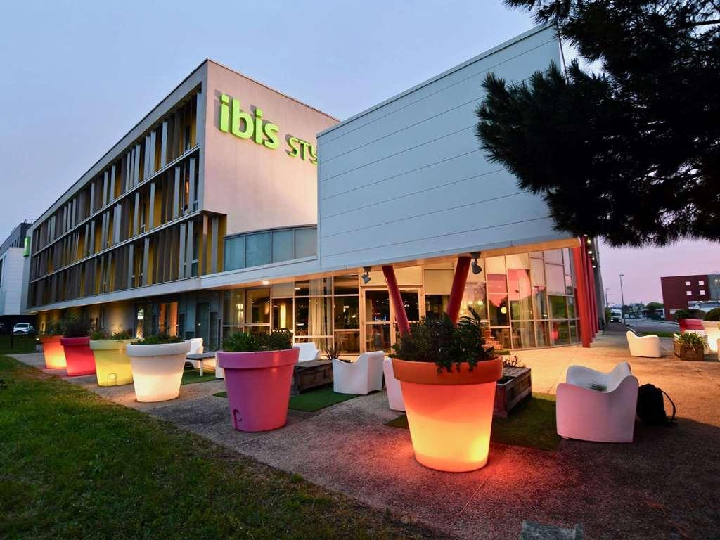 Ibis Budget Nantes Reze Aeroport Exteriör bild